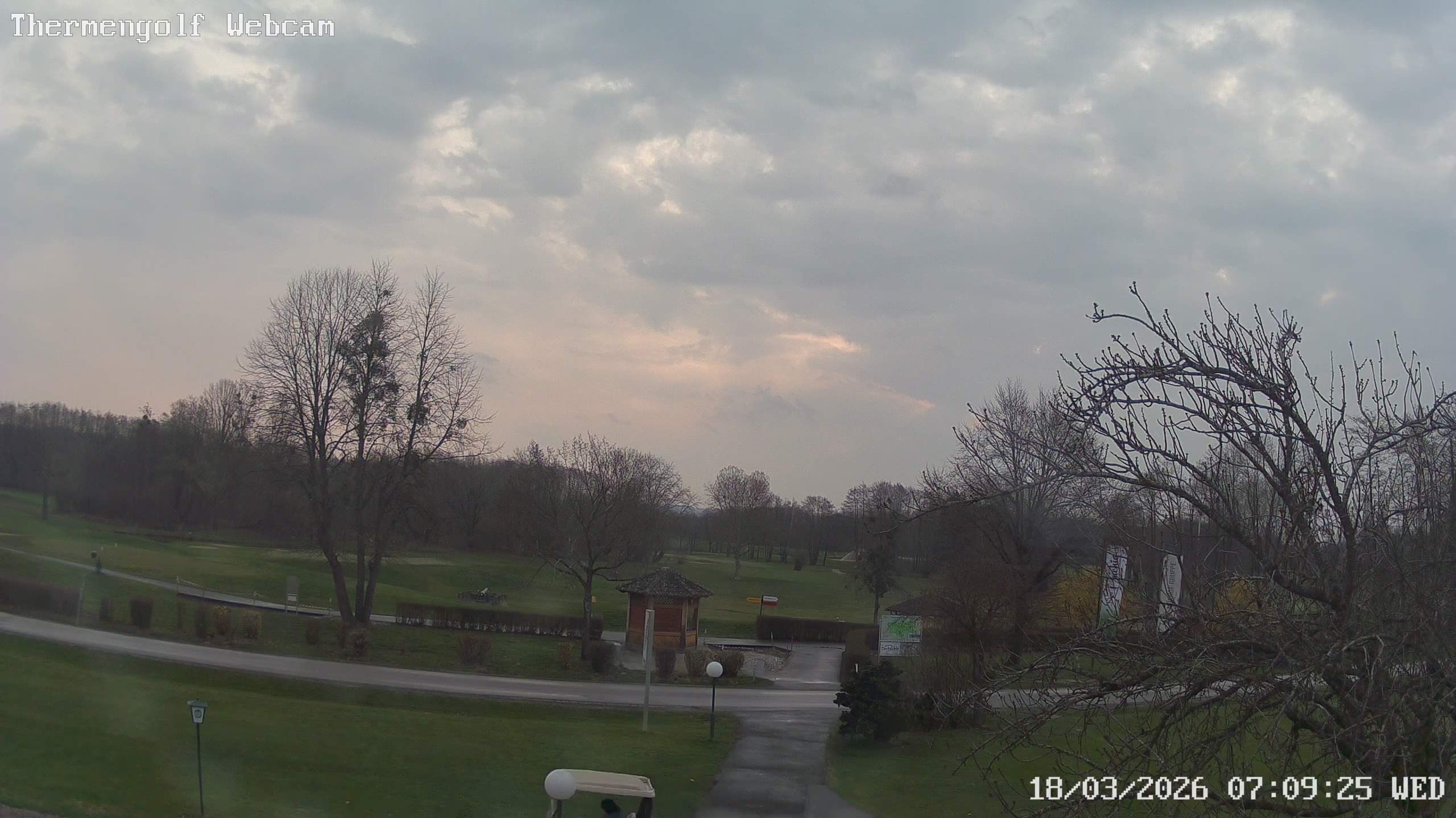 Archived image Webcam Loipersdorf: View Golf Course