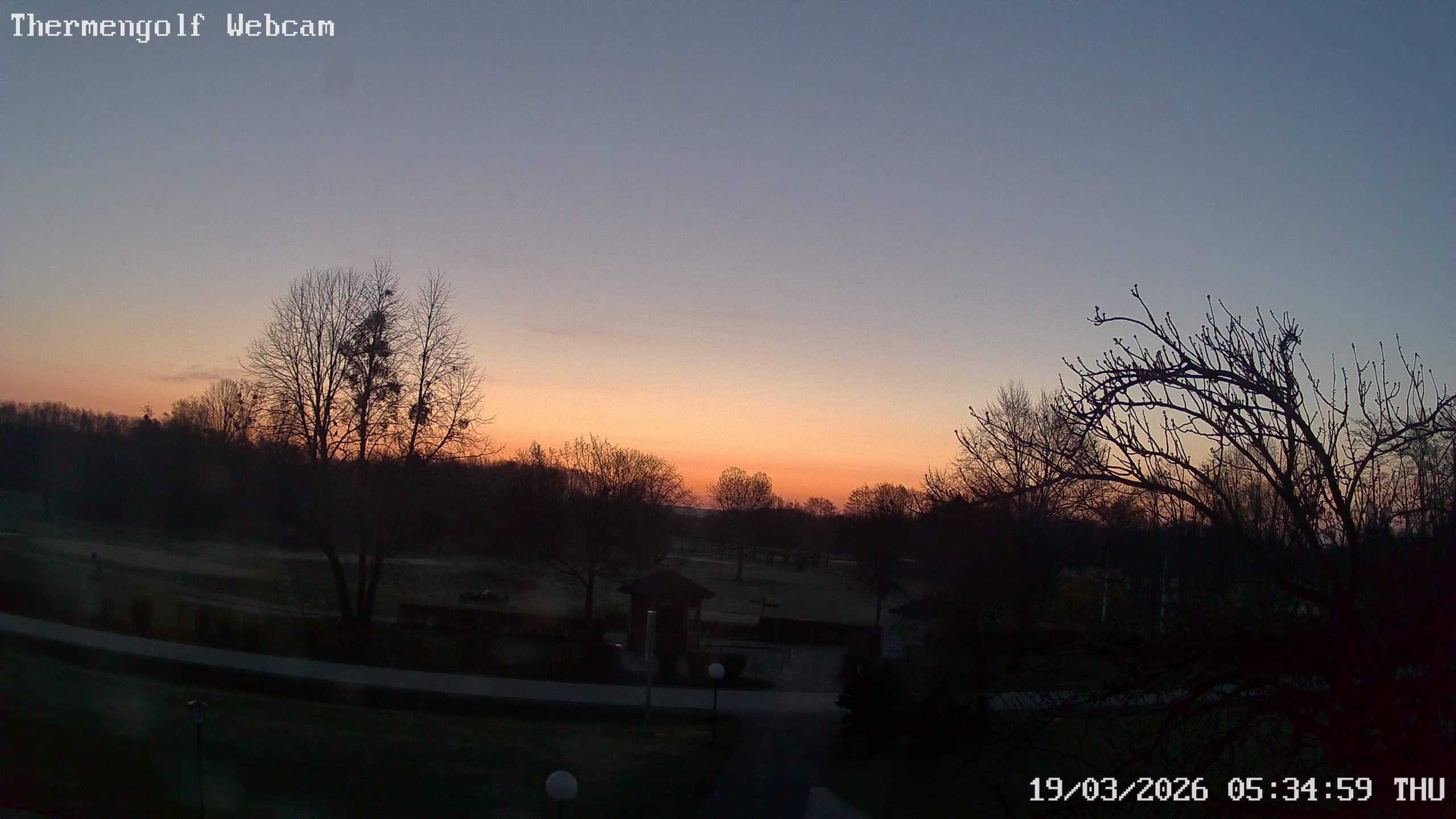 Archived image Webcam Loipersdorf: View Golf Course