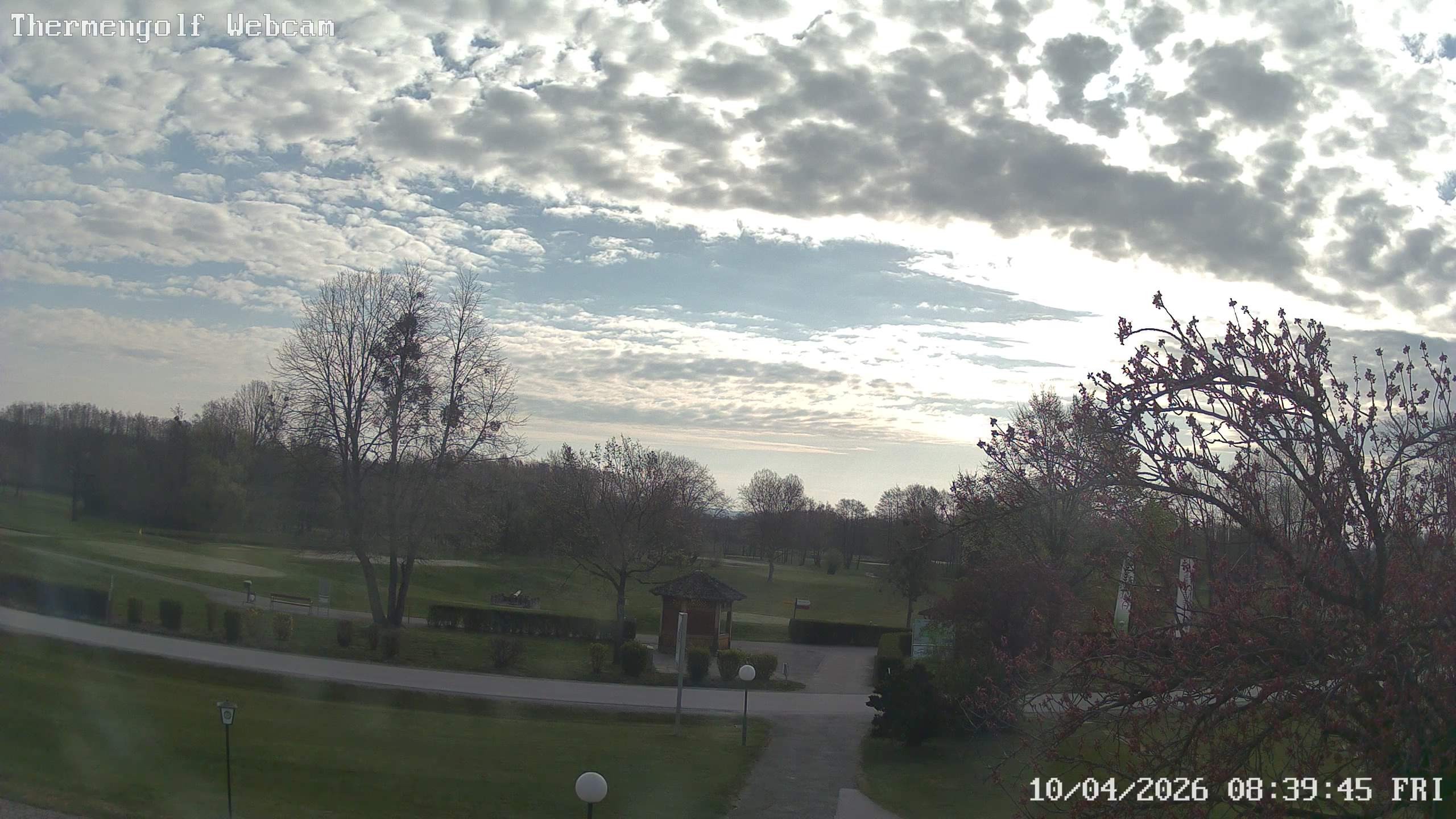 Archived image Webcam Loipersdorf: View Golf Course