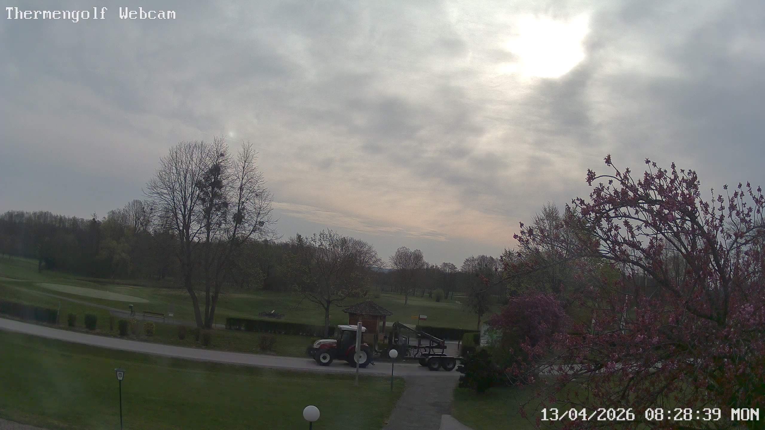 Archived image Webcam Loipersdorf: View Golf Course