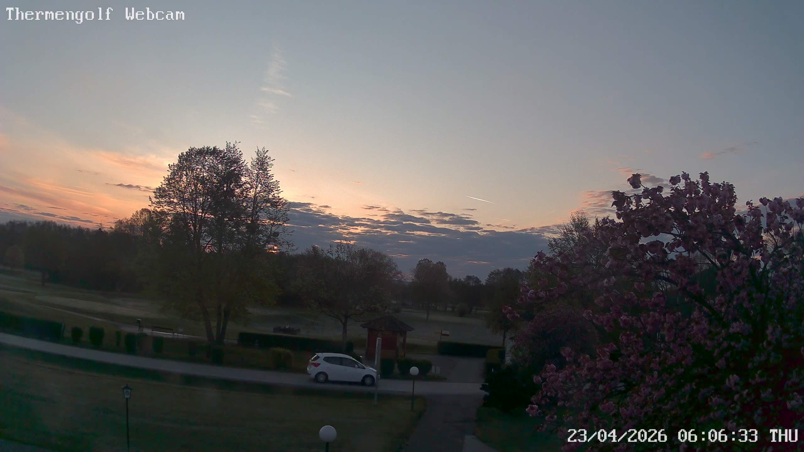 Archived image Webcam Loipersdorf: View Golf Course