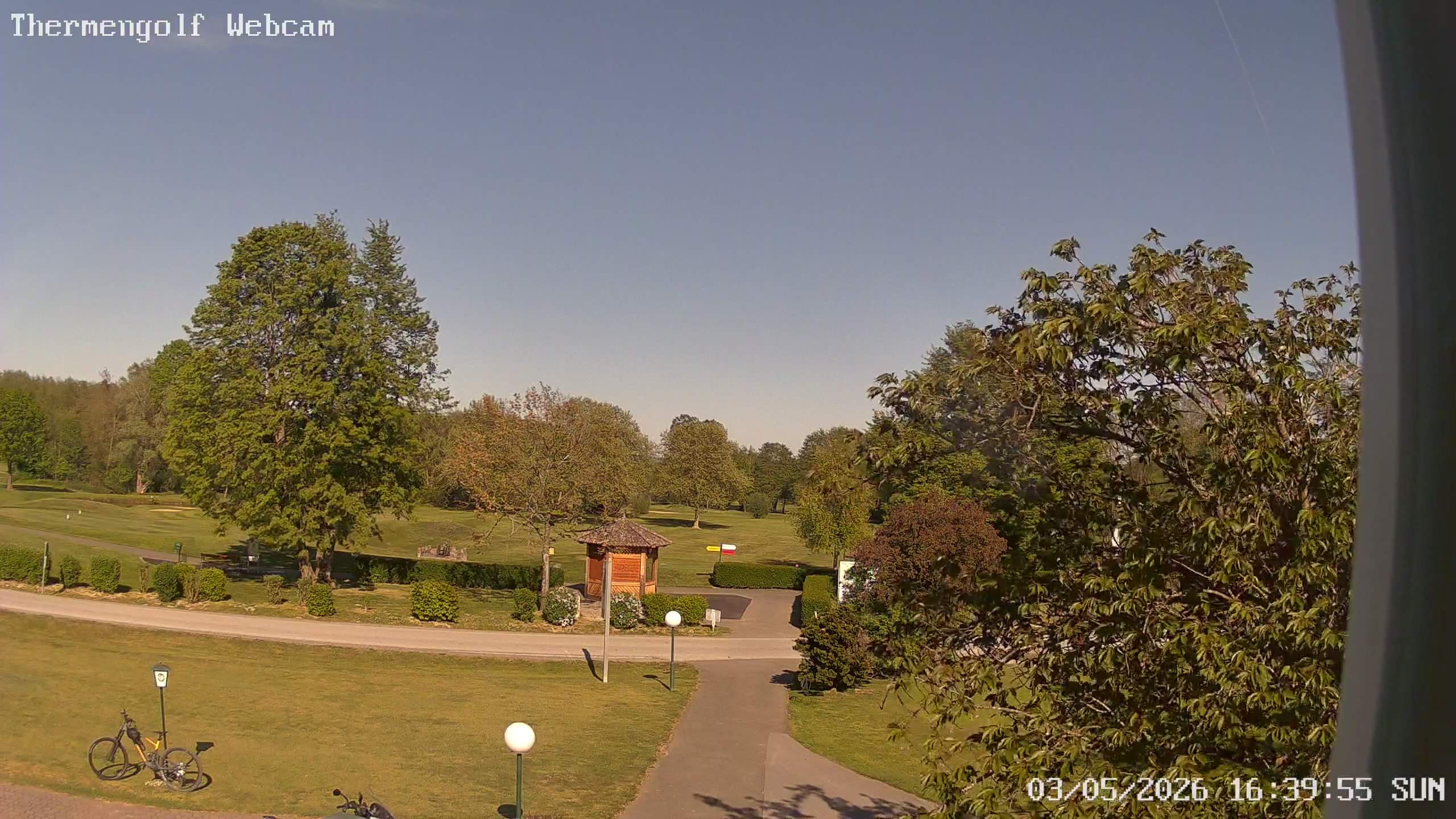 Archived image Webcam Loipersdorf: View Golf Course
