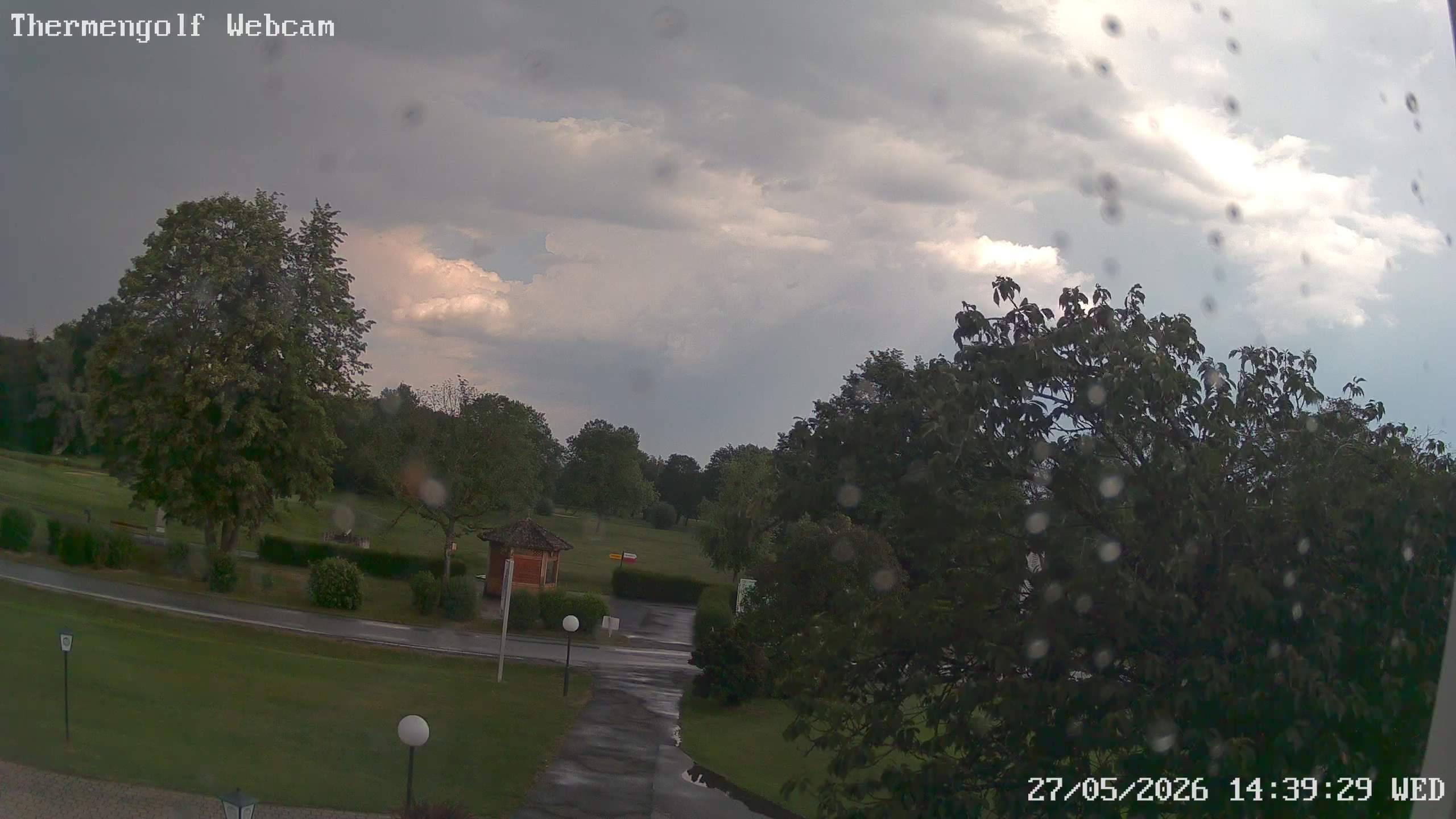 Archived image Webcam Loipersdorf: View Golf Course
