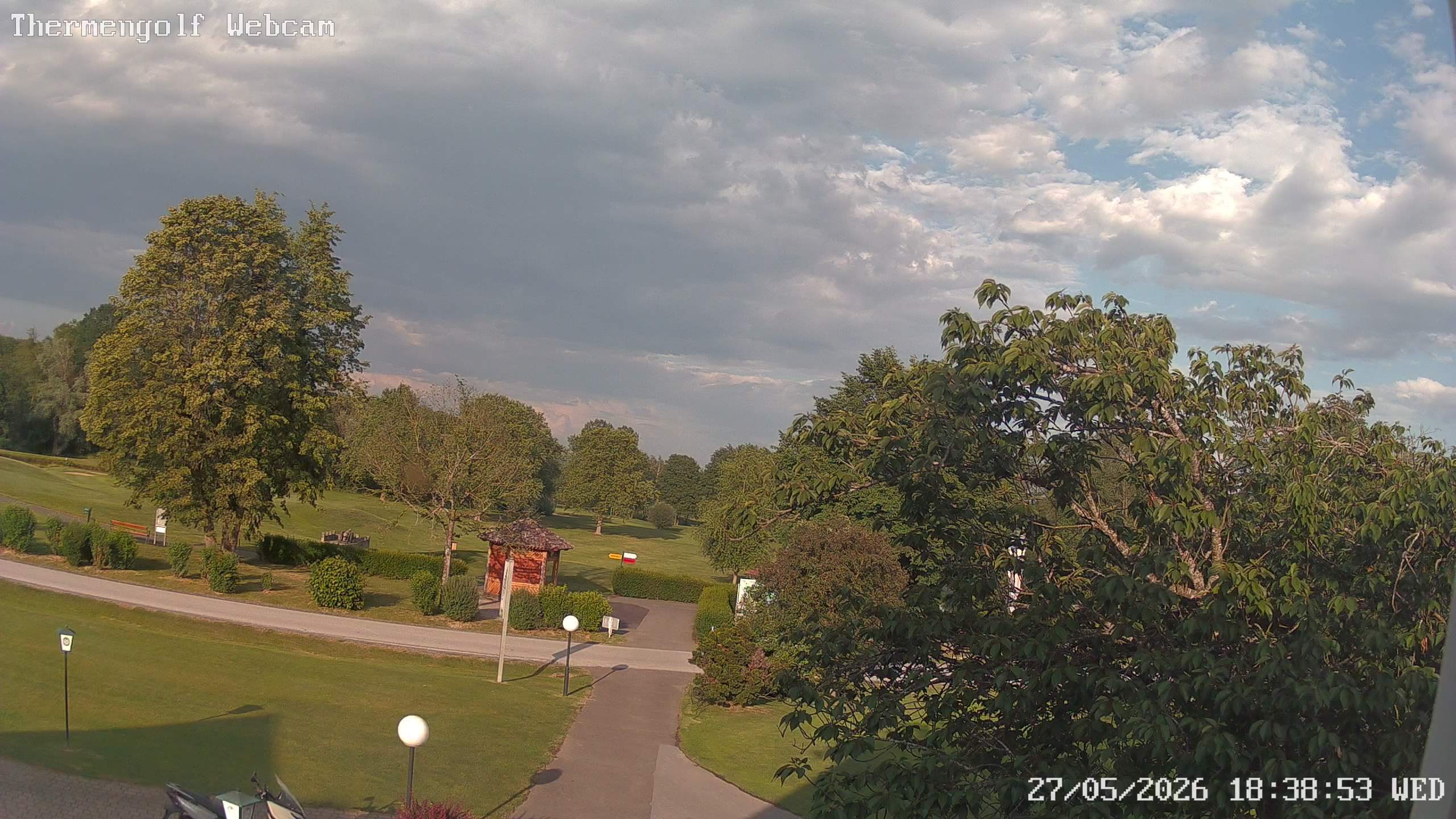 Archived image Webcam Loipersdorf: View Golf Course