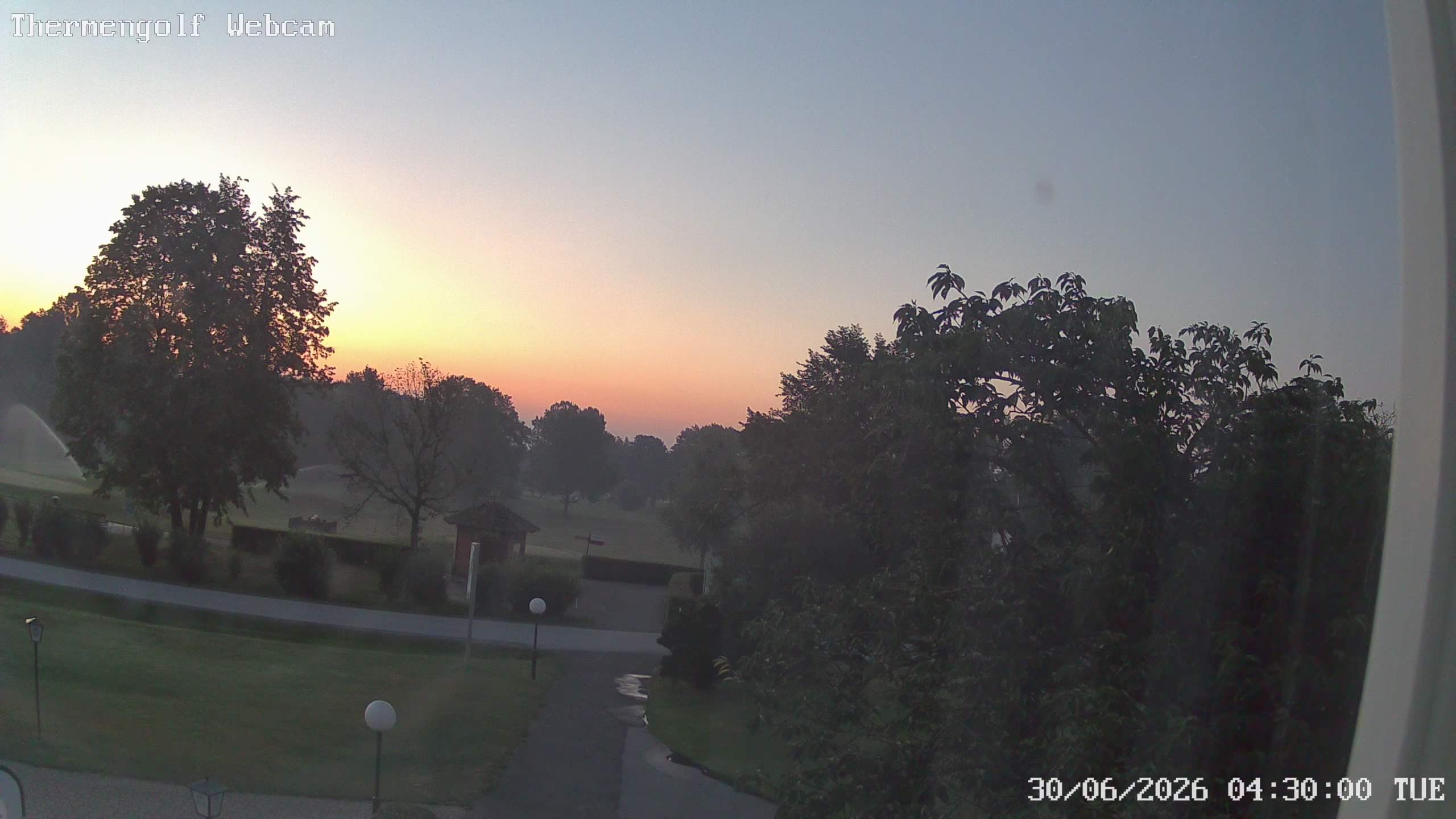 Archived image Webcam Loipersdorf: View Golf Course