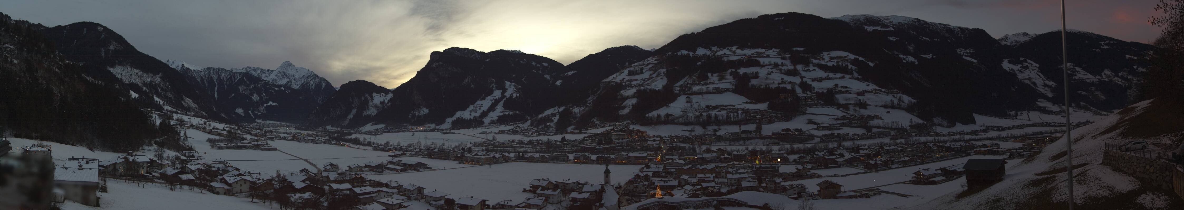 Archived image Webcam Panoramic View Mayrhofen
