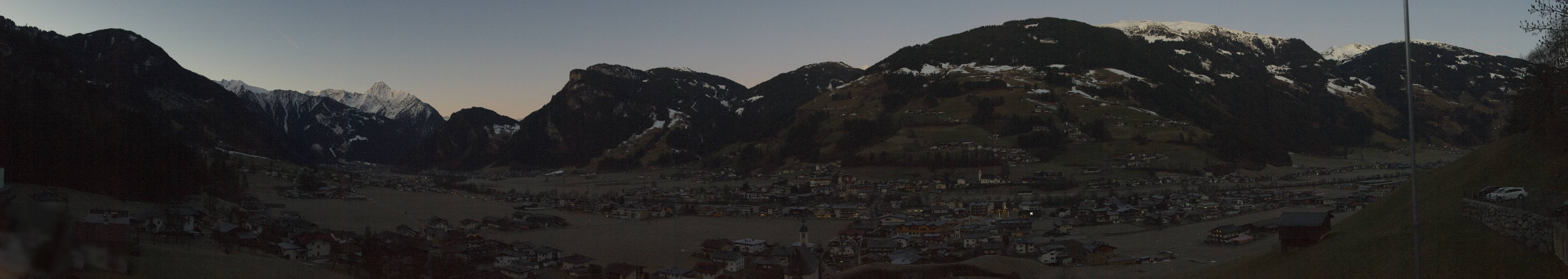 Archived image Webcam Panoramic View Mayrhofen