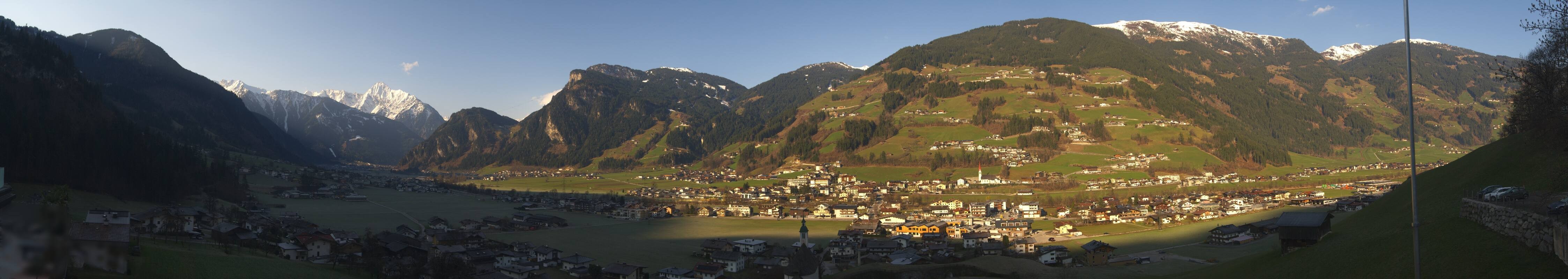 Archived image Webcam Panoramic View Mayrhofen