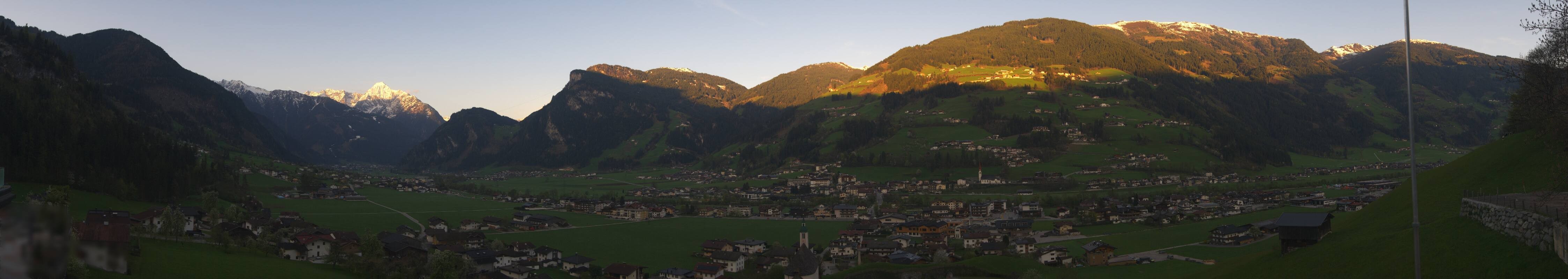 Archived image Webcam Panoramic View Mayrhofen