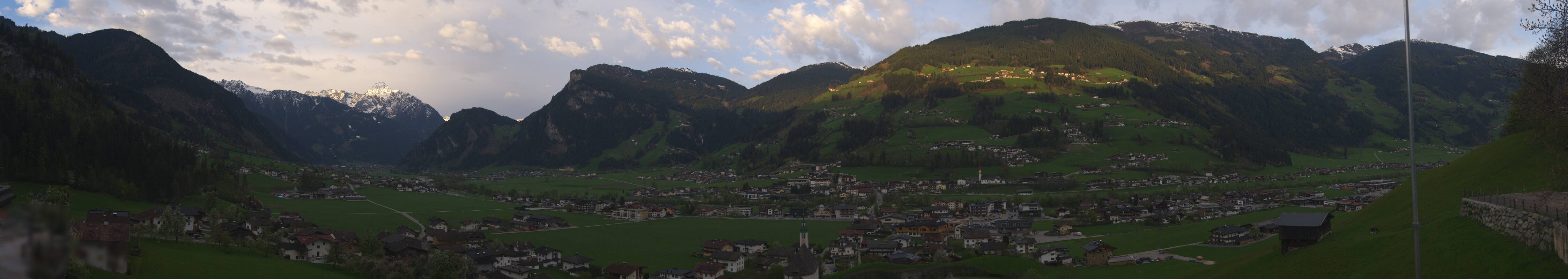 Archived image Webcam Panoramic View Mayrhofen