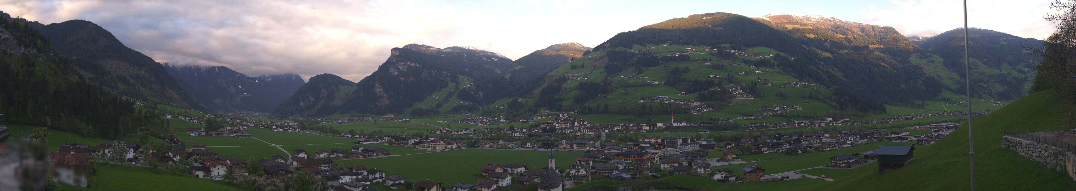 Archived image Webcam Panoramic View Mayrhofen