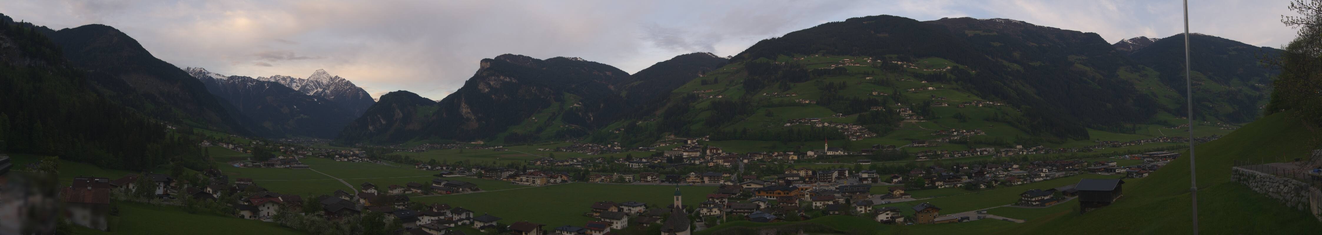 Archived image Webcam Panoramic View Mayrhofen