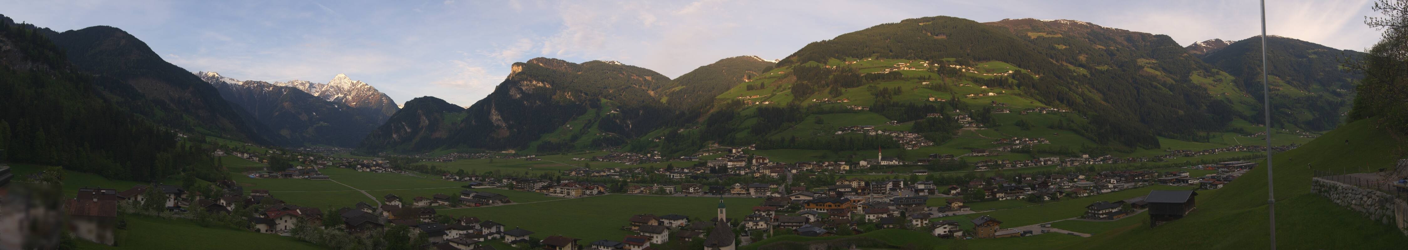 Archived image Webcam Panoramic View Mayrhofen