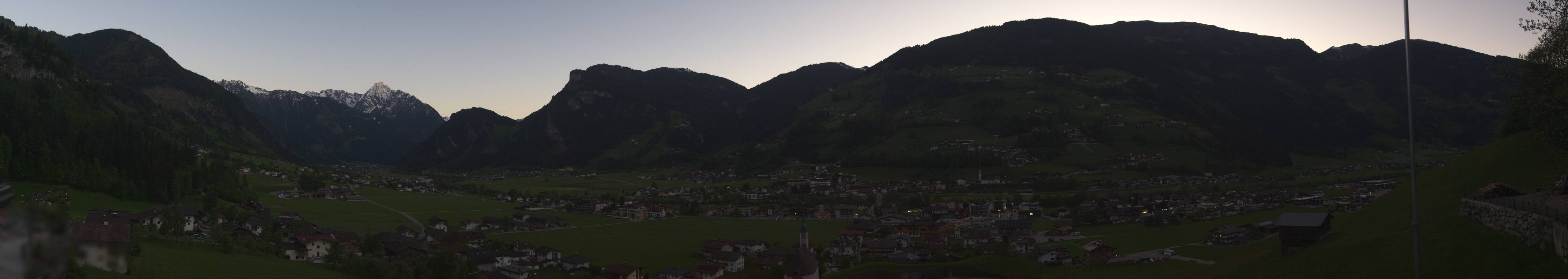Archived image Webcam Panoramic View Mayrhofen
