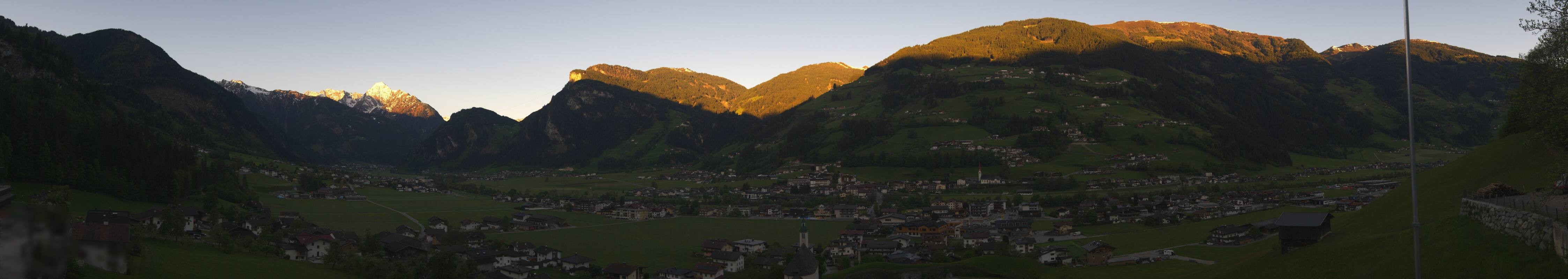 Archived image Webcam Panoramic View Mayrhofen