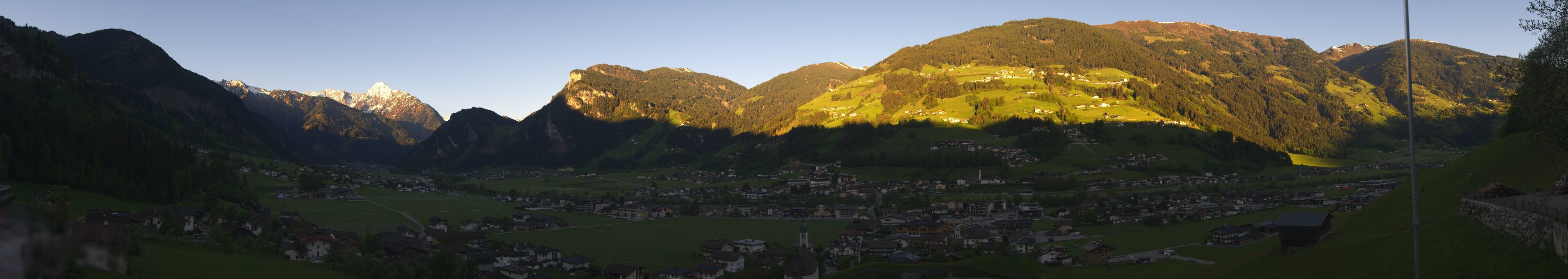 Archived image Webcam Panoramic View Mayrhofen