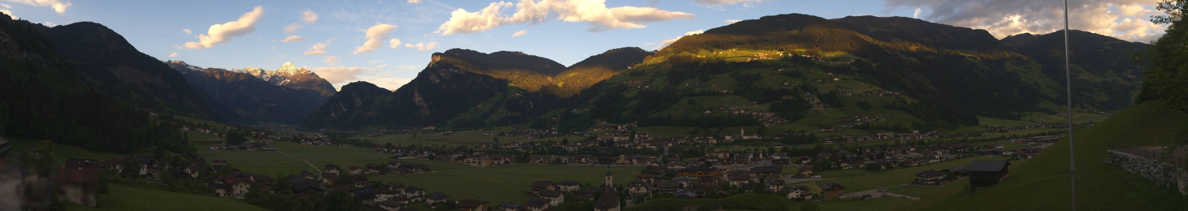 Archived image Webcam Panoramic View Mayrhofen