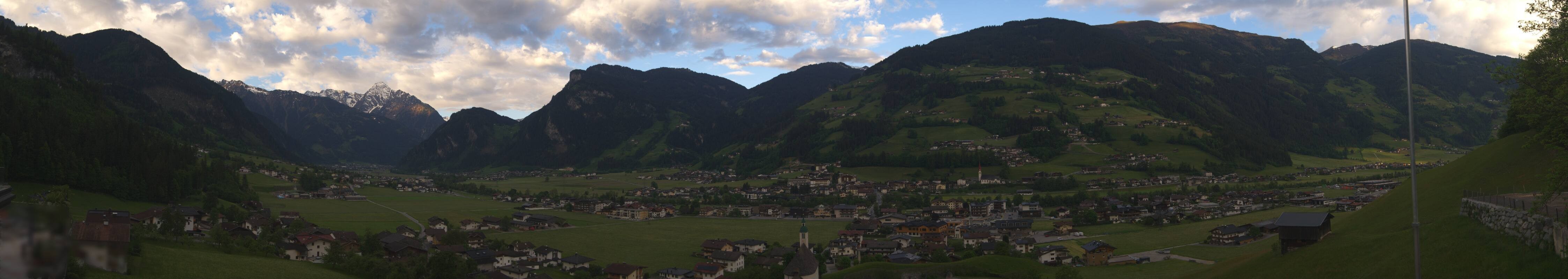 Archived image Webcam Panoramic View Mayrhofen