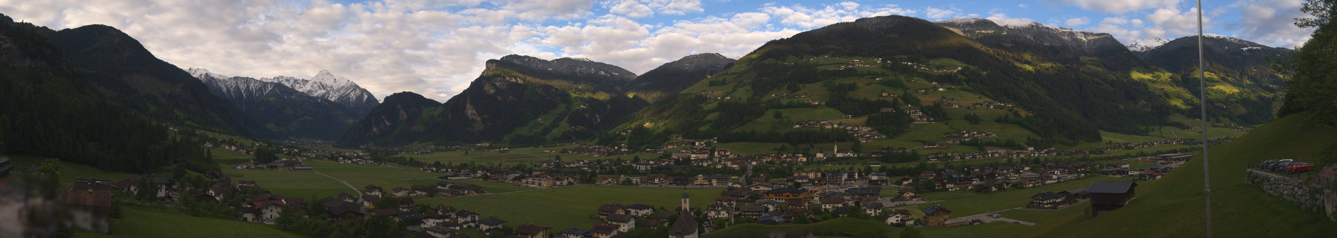 Archived image Webcam Panoramic View Mayrhofen