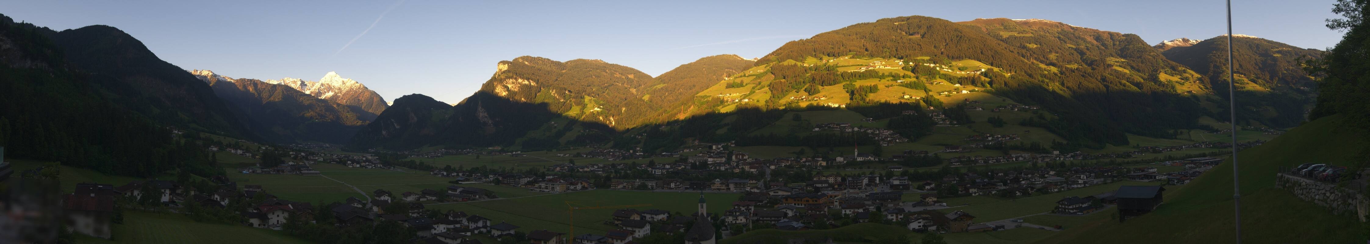 Archived image Webcam Panoramic View Mayrhofen