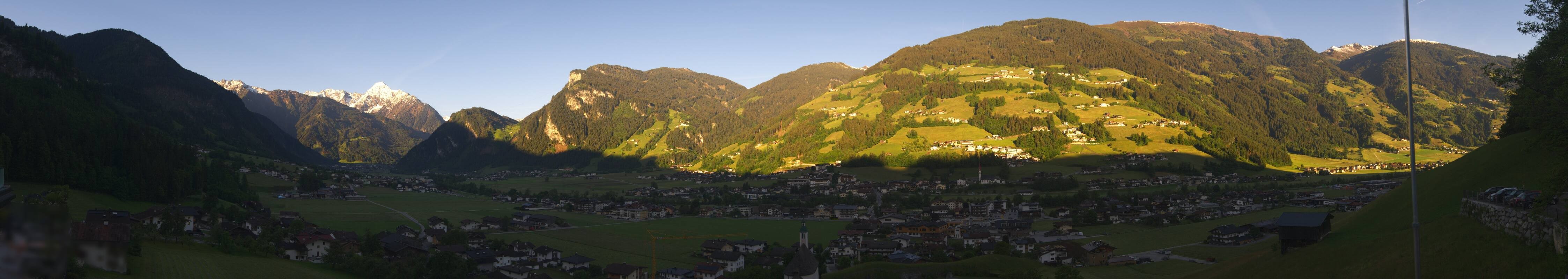 Archived image Webcam Panoramic View Mayrhofen