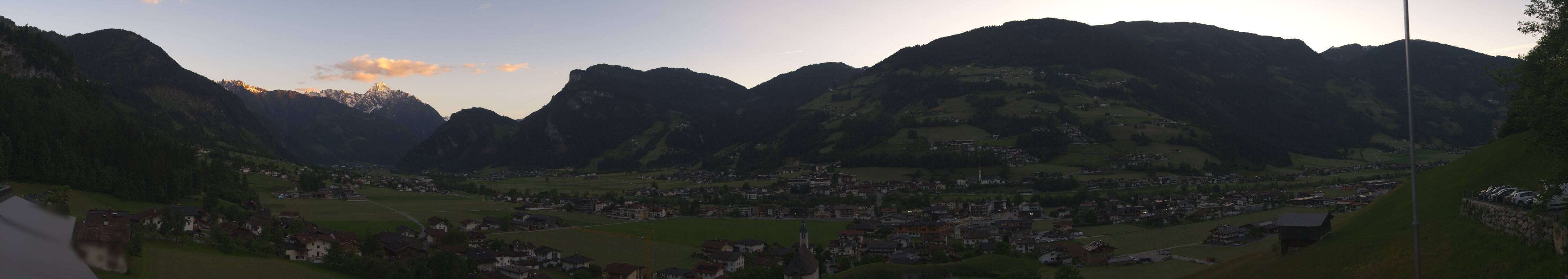 Archived image Webcam Panoramic View Mayrhofen