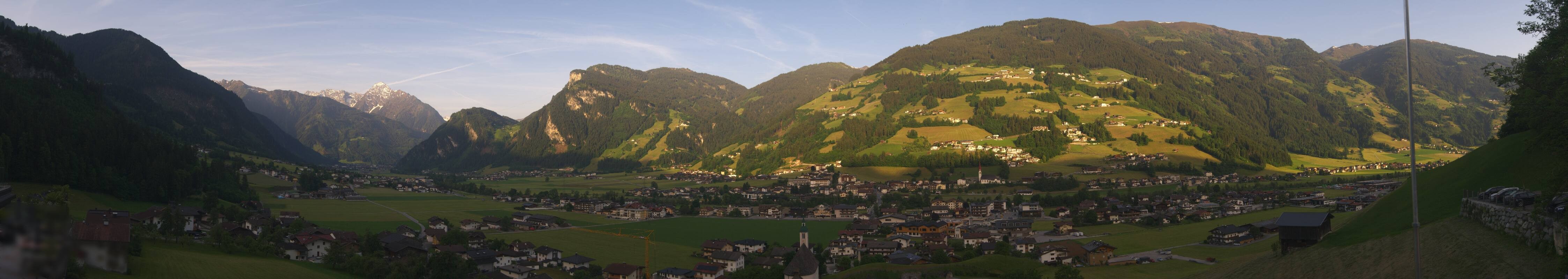 Archived image Webcam Panoramic View Mayrhofen