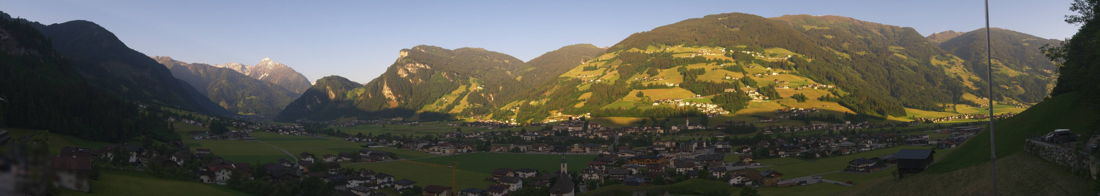 Archived image Webcam Panoramic View Mayrhofen