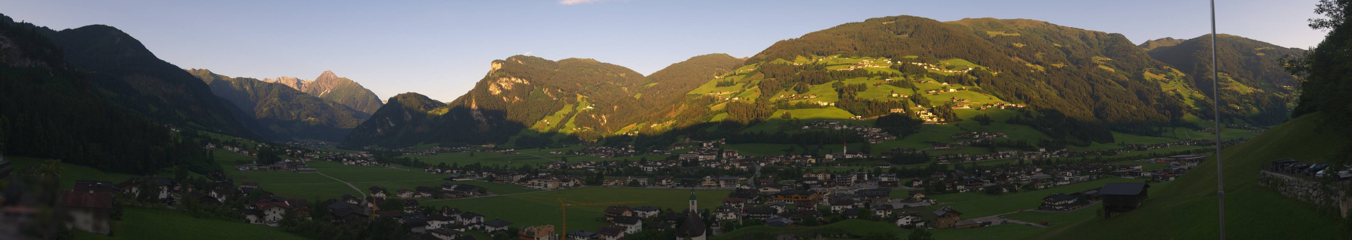 Archived image Webcam Panoramic View Mayrhofen
