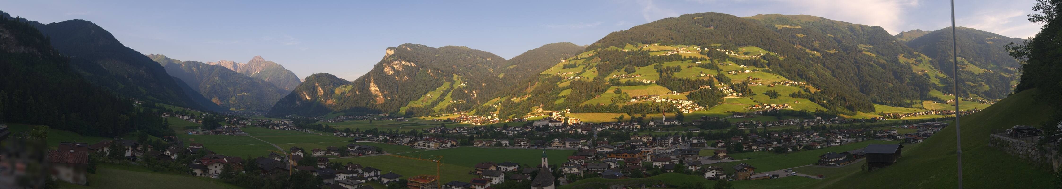 Archived image Webcam Panoramic View Mayrhofen