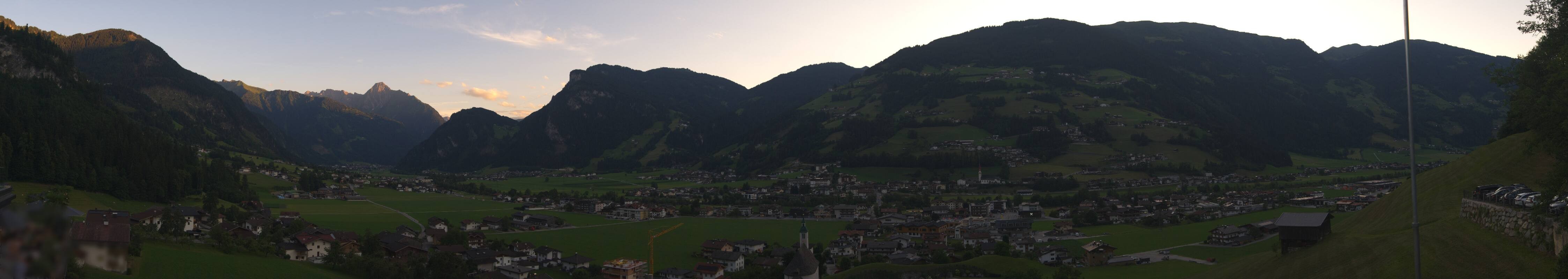 Archived image Webcam Panoramic View Mayrhofen