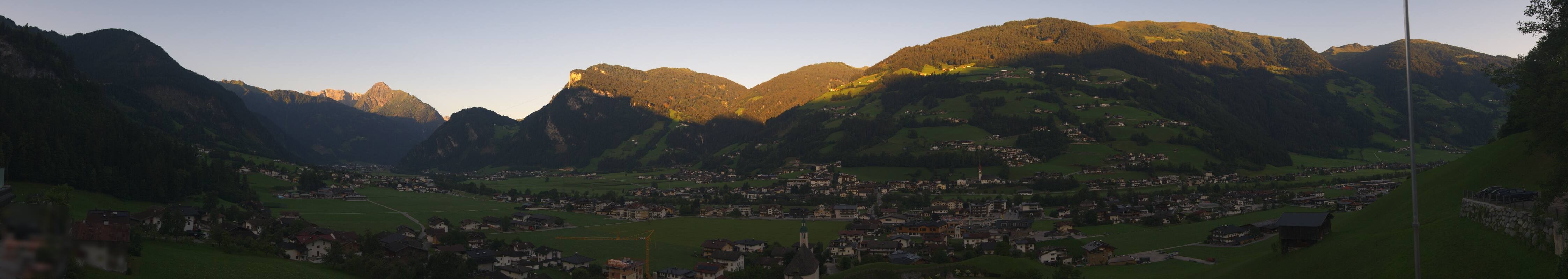 Archived image Webcam Panoramic View Mayrhofen