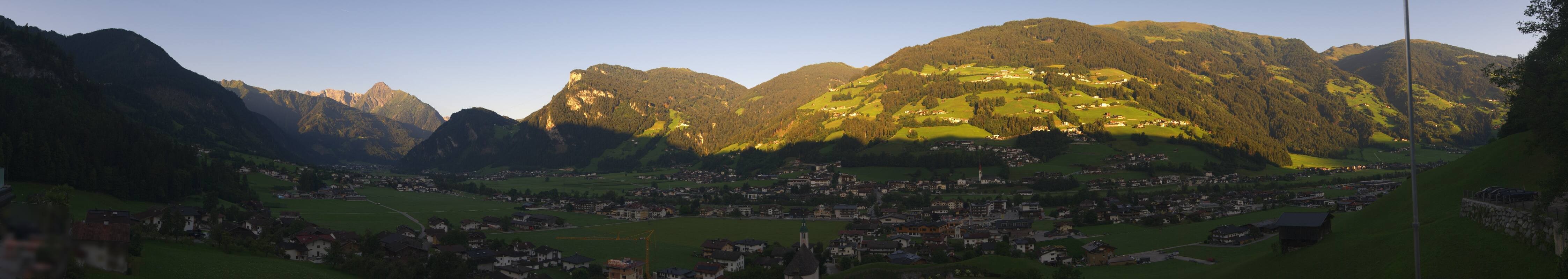 Archived image Webcam Panoramic View Mayrhofen