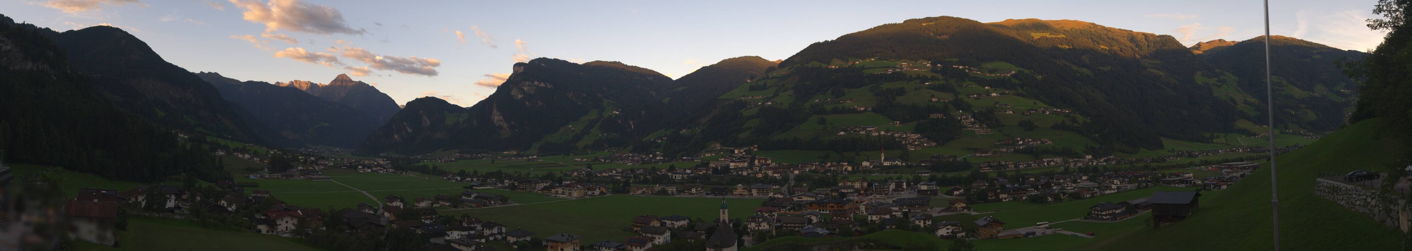 Archived image Webcam Panoramic View Mayrhofen
