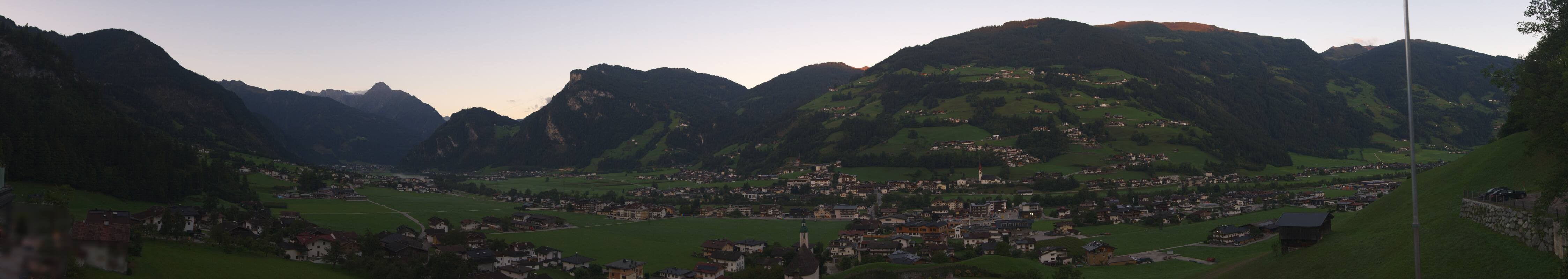 Archived image Webcam Panoramic View Mayrhofen