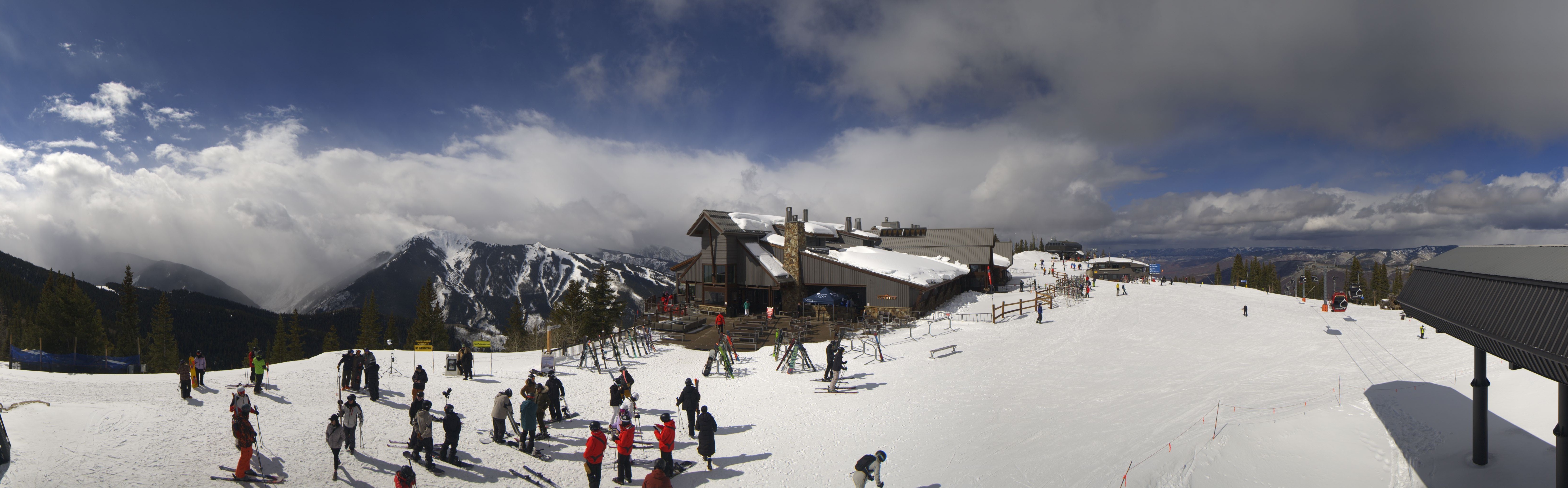 Archived image Webcam Aspen Mountain Bergstation