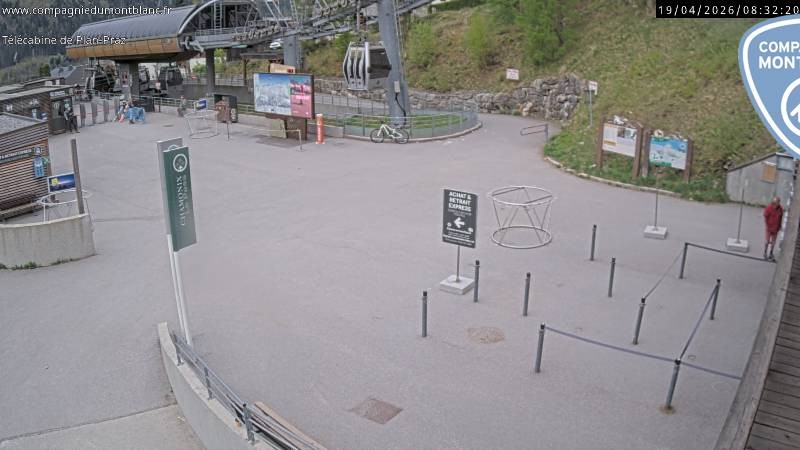 Archived image Webcam Charmonix: Planpraz Base Station