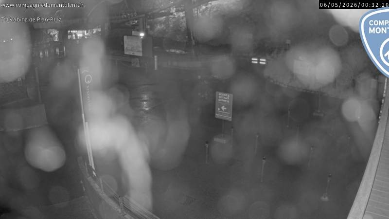 Archived image Webcam Charmonix: Planpraz Base Station
