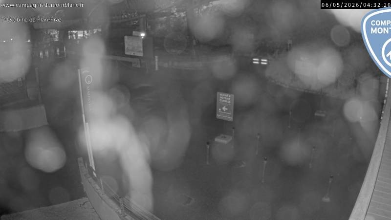 Archived image Webcam Charmonix: Planpraz Base Station