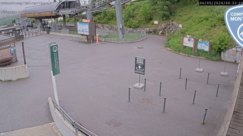 Archived image Webcam Charmonix: Planpraz Base Station