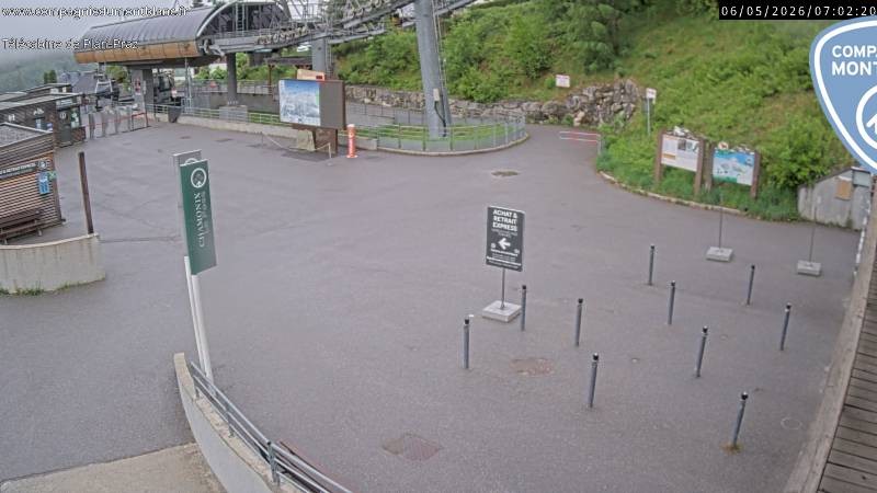Archived image Webcam Charmonix: Planpraz Base Station