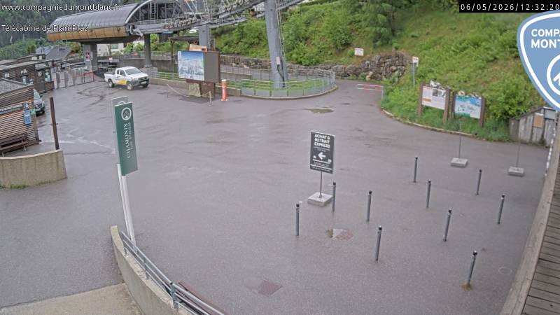 Archived image Webcam Charmonix: Planpraz Base Station