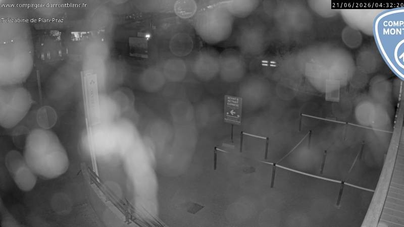 Archived image Webcam Charmonix: Planpraz Base Station