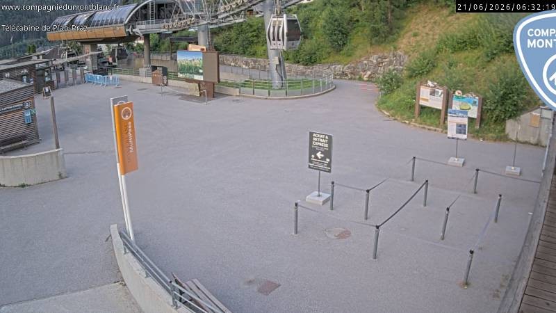 Archived image Webcam Charmonix: Planpraz Base Station
