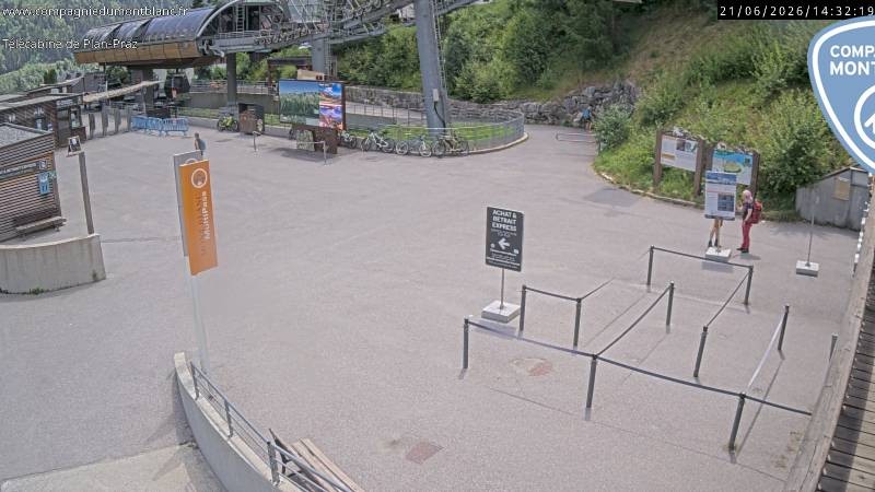 Archived image Webcam Charmonix: Planpraz Base Station
