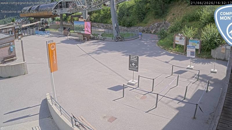 Archived image Webcam Charmonix: Planpraz Base Station
