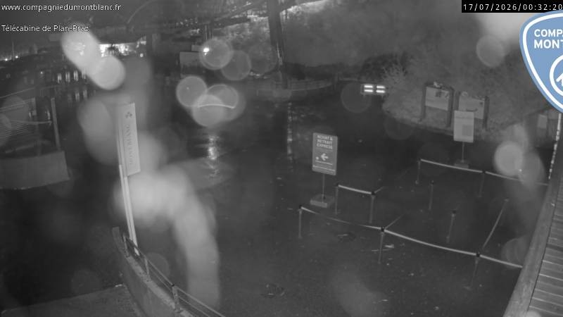 Archived image Webcam Charmonix: Planpraz Base Station