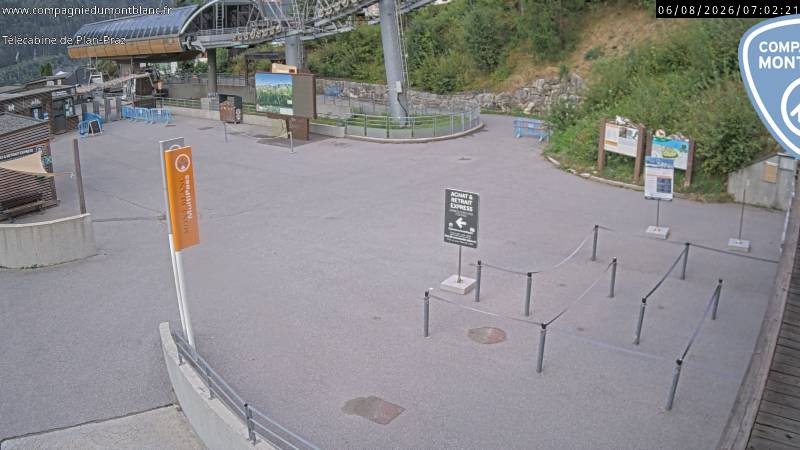 Archived image Webcam Charmonix: Planpraz Base Station