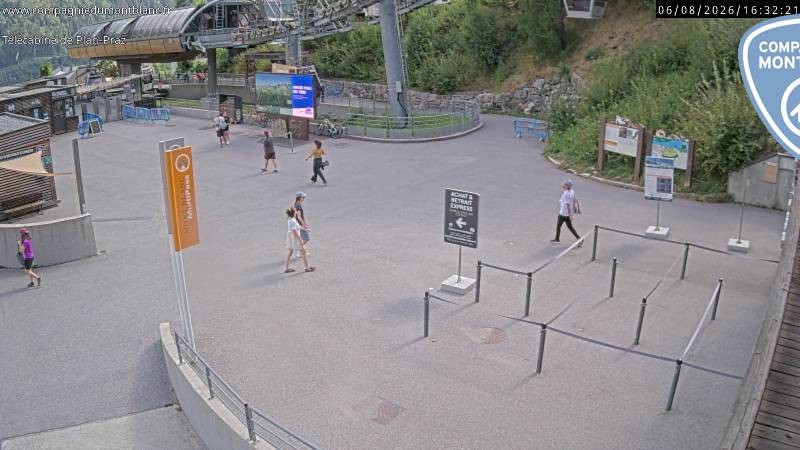 Archived image Webcam Charmonix: Planpraz Base Station