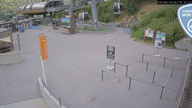 Archived image Webcam Charmonix: Planpraz Base Station